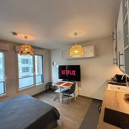 Апартаменты Design & Cosy Avec Parking Исси-ле-Мулино